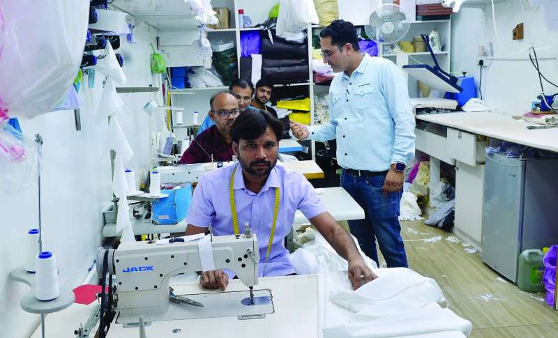 عدد الخياطين لا يتناسب مع أعداد«الدشاديش» المطلوبة