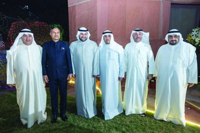 سويكا متوسطاً عدداً من الشخصيات 