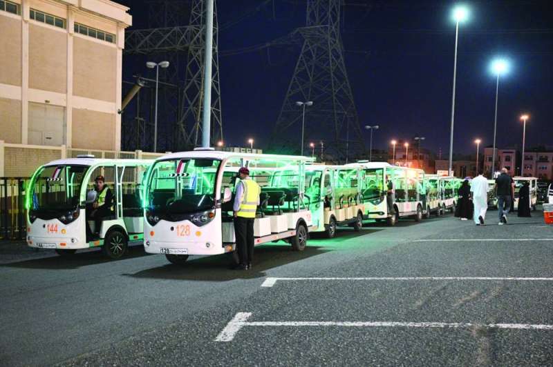 6 سيارات نقل المصلين