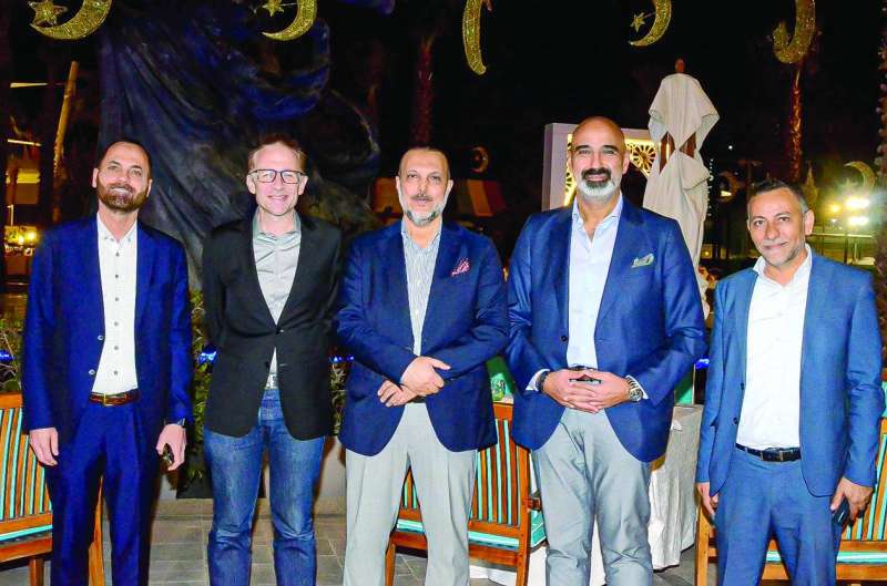 


أشرف أبو الخير وعلاء بواب متوسطين الحضور 