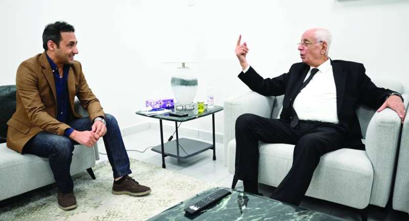 


موافي متحدثاً للزميل أحمد زكريا 	 (تصوير نايف العقلة) 