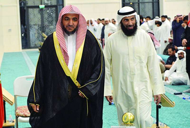 الدكتور نايف العجمي مرحبا بالشيخ القارئ عبدالبديع الغيلان