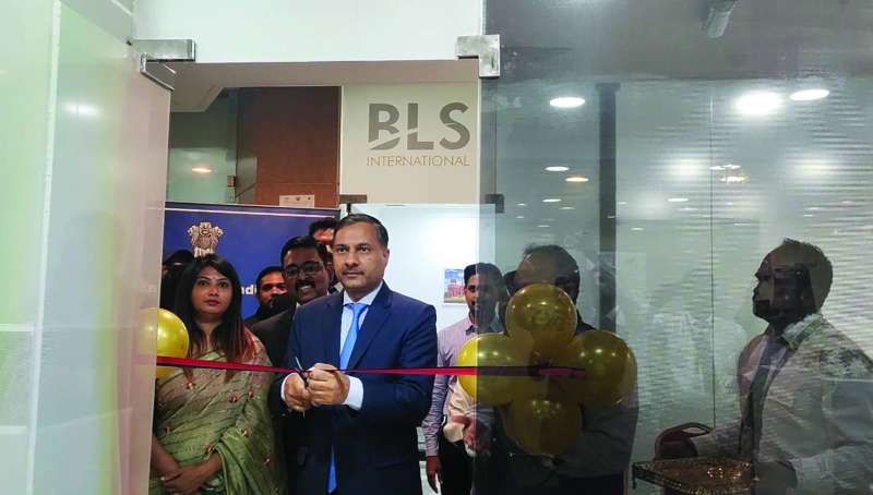 السفير الهندي مدشناً مركز الخدمات القنصلية الجديد