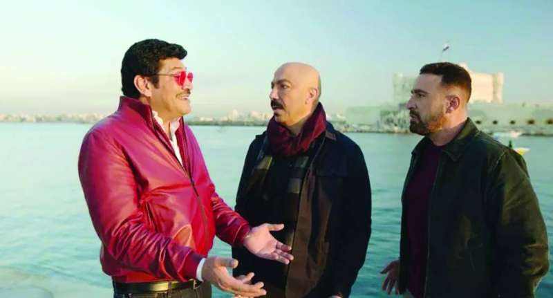 


لطفي مع السقا وسمرة في «العتاولة» 