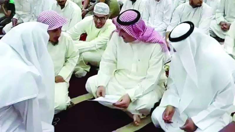 الحمود خلال حضوره إحدى جلسات المسابقة 