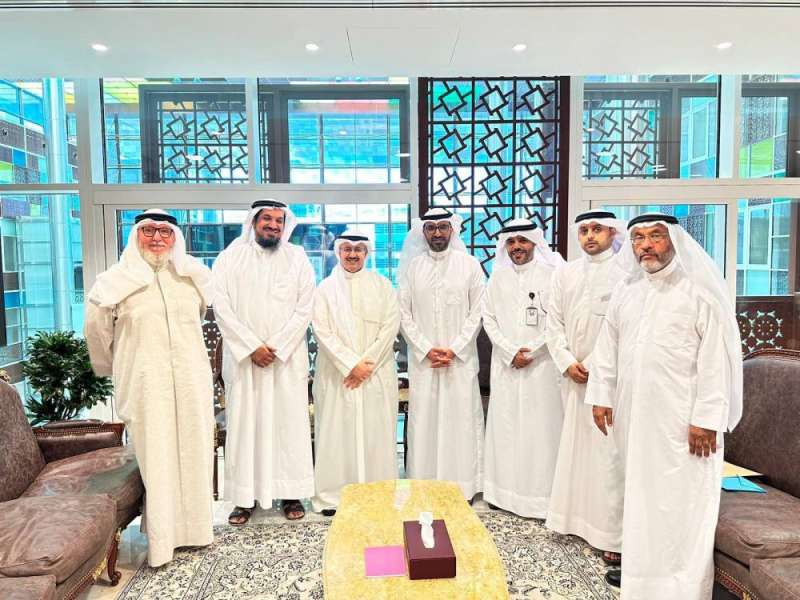 وزير الشؤون خلال لقاء مع ممثلي اتحاد الجمعيات