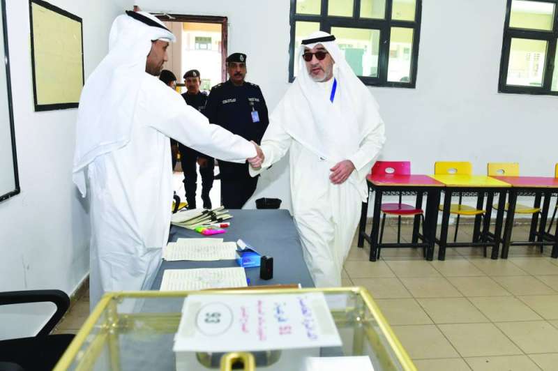 اليوسف في إحدى اللجان 