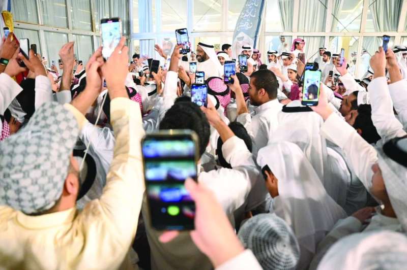 


 عبيد الوسمي وفرحة العودة إلى مجلس الأمة 