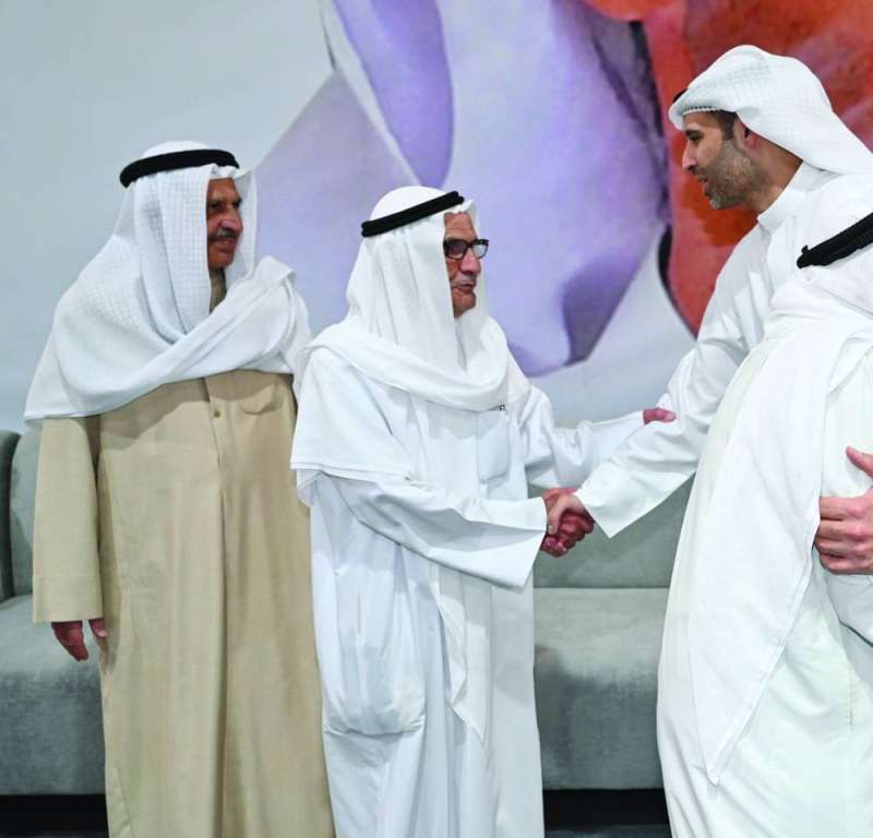 


 العيسى يتلقى التهاني 