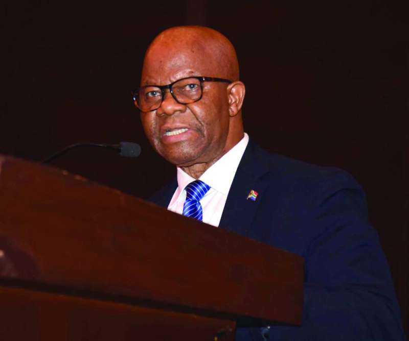 سفير جنوب أفريقيا يلقي كلمة في الغبقة