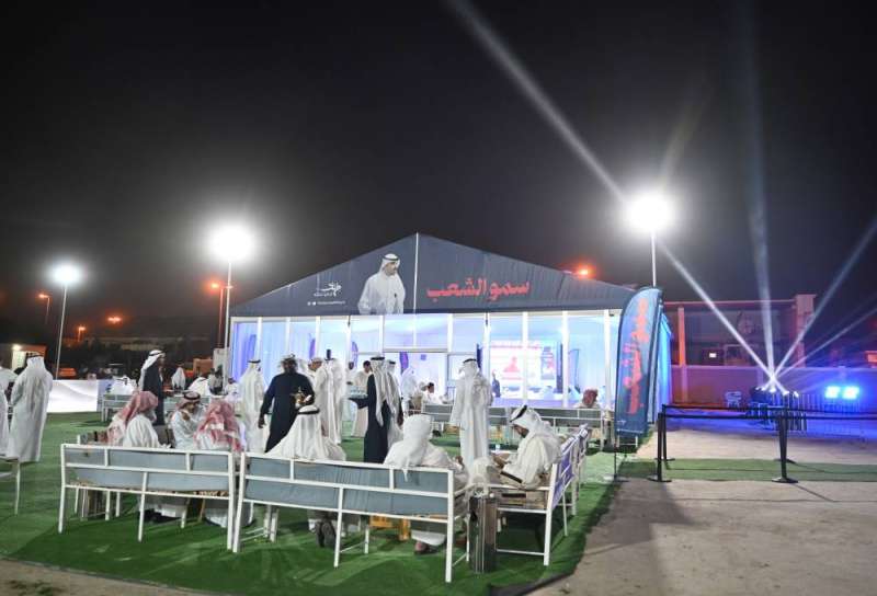 عدد من الحضور في المقر الانتخابي للساير (تصوير أسعد عبدالله)