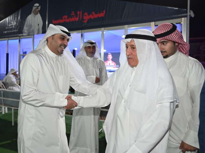 الساير مستقبلاً المهنئين