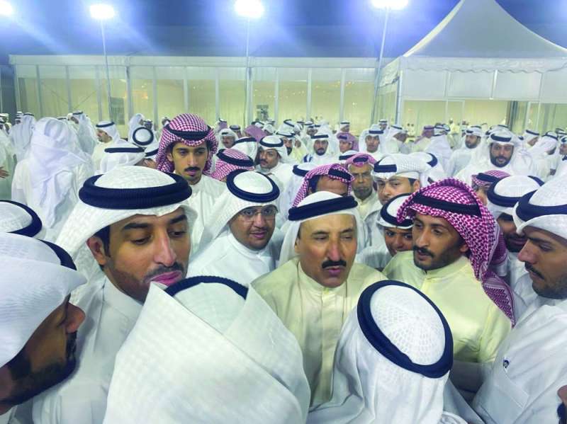 الخنفور بين أنصاره