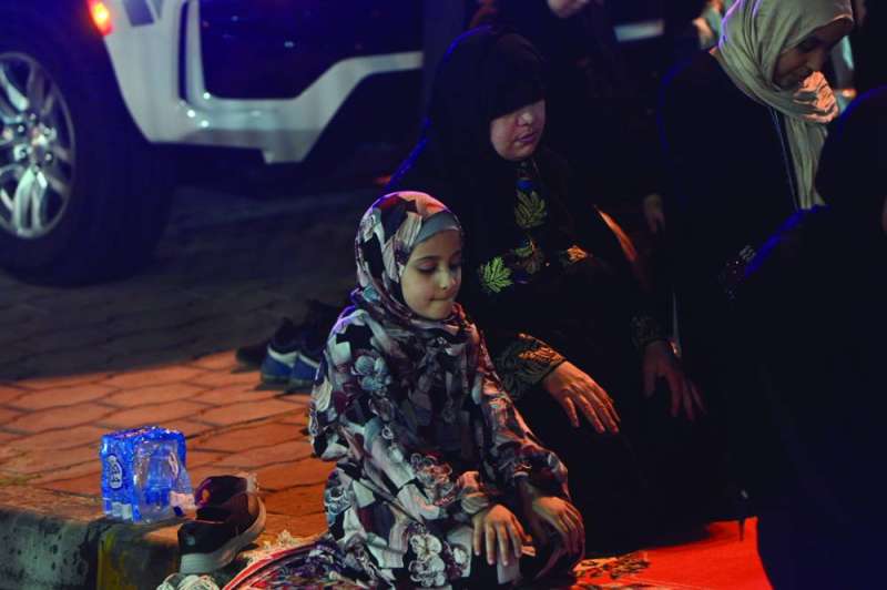 أتين من مختلف الأعمار