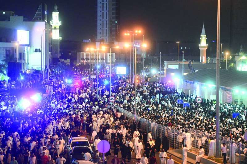 محيط المسجد الكبير ليلة السابع والعشرين من رمضان