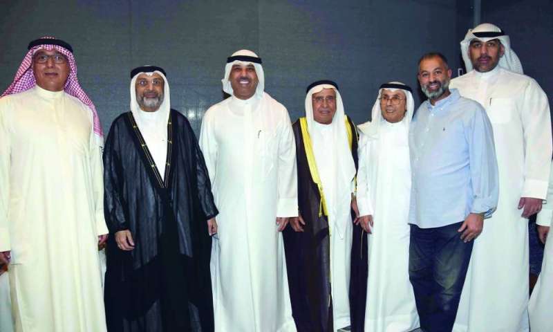 البحراني بين عدد من المهنئين 