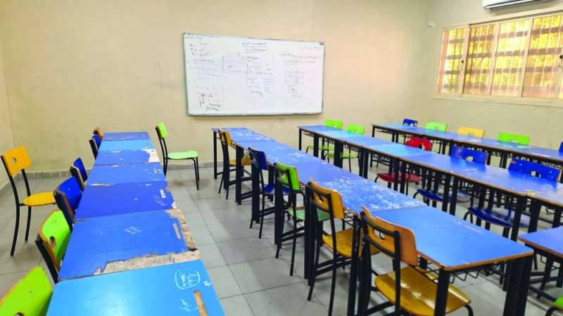 


... وآخر في مدرسة ثانوية 