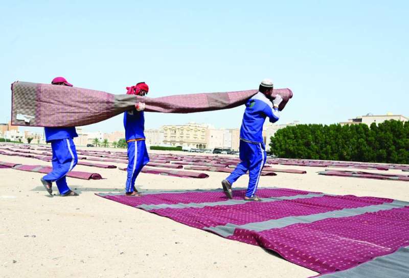 تجهيز ساحات صلاة العيد 