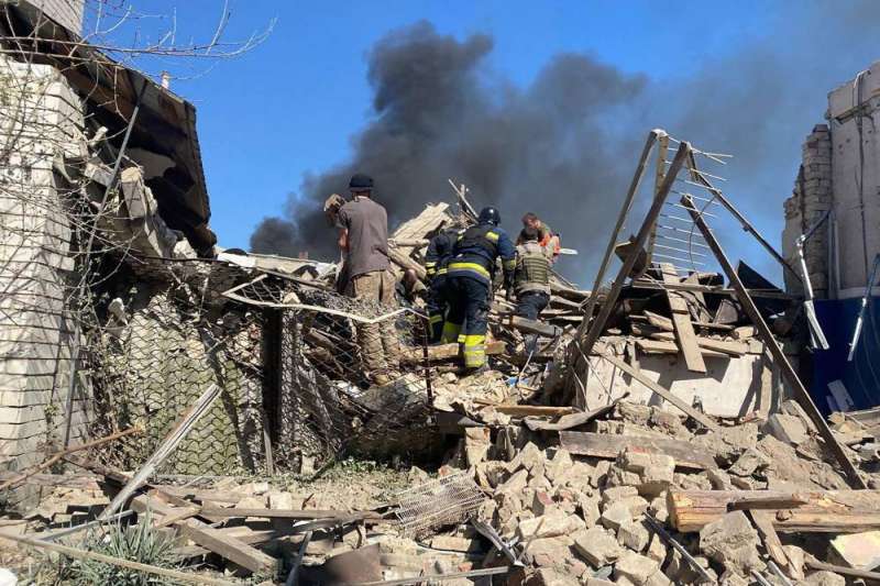 آثار الدمار جراء هجوم روسي على خاركيف 
