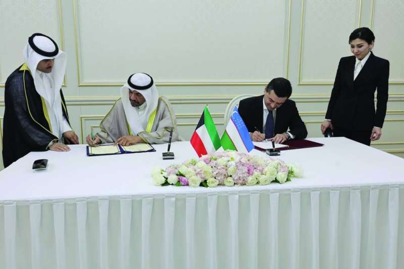 


اليحيا وسعيدوف خلال توقيع برنامج التعاون 