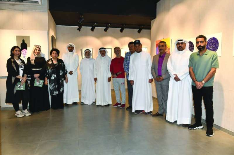 


المشاركون مع زوّار المعرض 