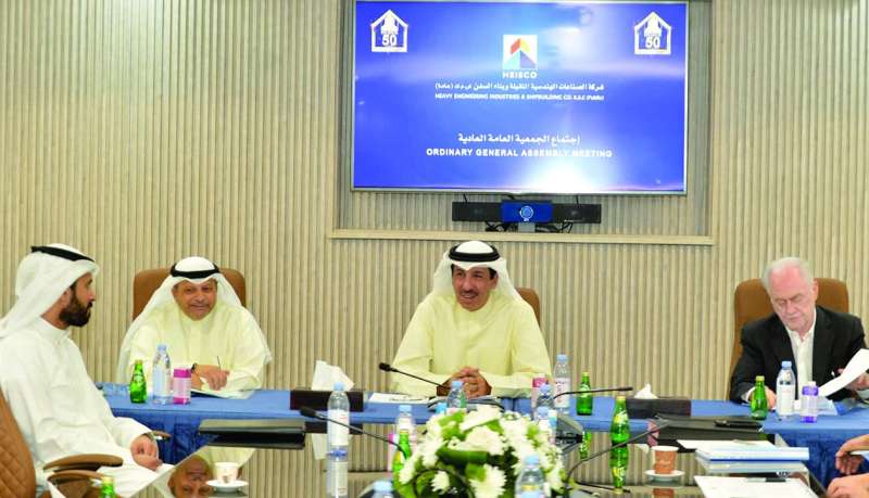 


الخرافي مترئساً الجمعية 	(تصوير سعود سالم) 