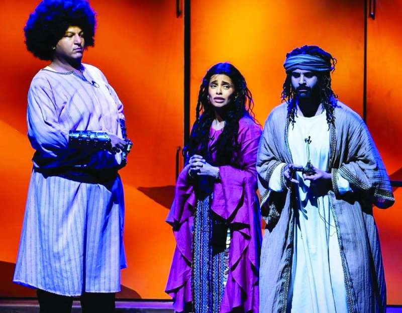 


علي الحسيني ونوف السلطان وخالد السيجاري 