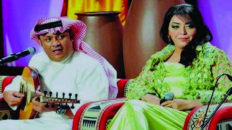 


المالكي وعلي بن محمد خلال غناء «أبوس راسك يا زمن» في جلسة غنائية 