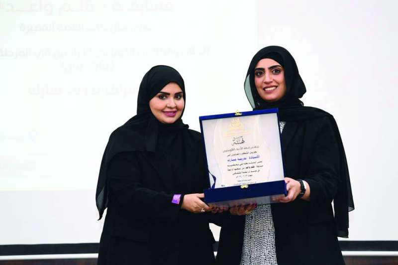 


إيمان العنزي وبدرية مبارك 