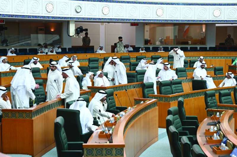 


النواب على مقاعدهم في قاعة عبدالله السالم  		(تصوير أسعد عبدالله) 