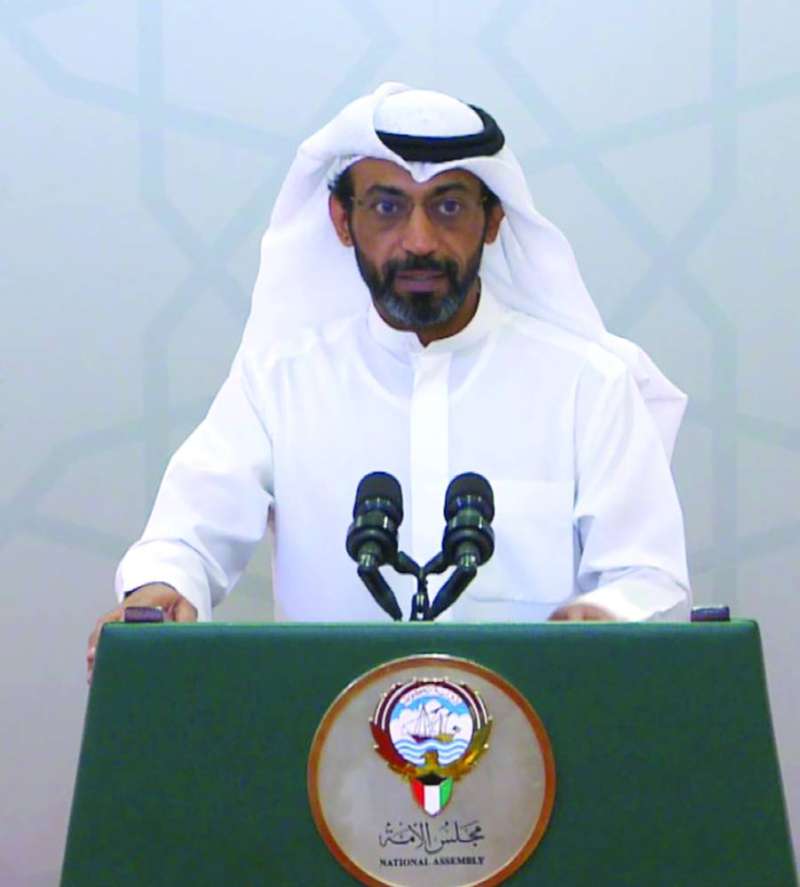 


الوسمي متحدثاً في المؤتمر الصحافي 