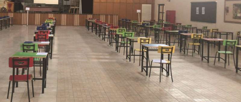 تجهيز مسارح المدارس لاختبارات نهاية العام 
(صورة أرشيفية)