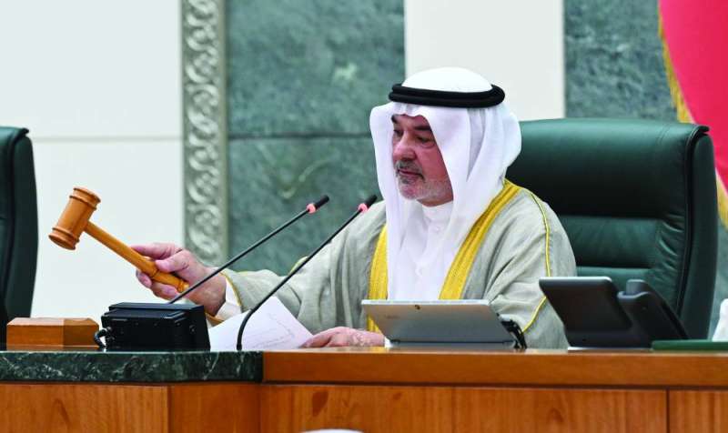 صالح عاشور يعلن رفع الجلسة إلى 14 مايو	(تصوير أسعد عبدالله)