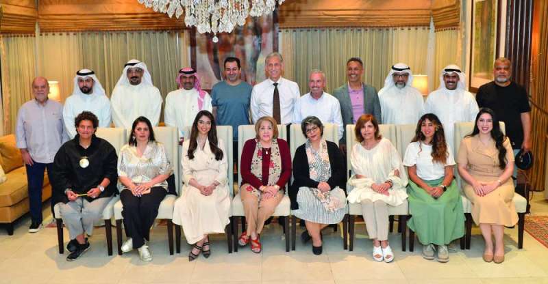 الحضور في لقطة جماعية 	 (تصوير سعود سالم) 