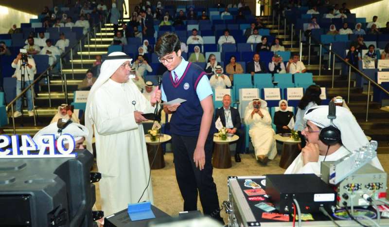  حديث طالب آخر مع رائد الفضاء