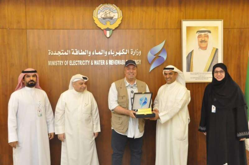 الوزيرالحجرف خلال تكريم محاضري ذوي الخبرة ومنسقي الدورات التدريبية