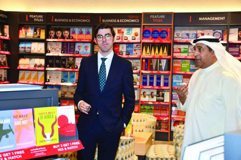 القنصل الإسباني إسماعيل ميان مع عبدالله المنصور