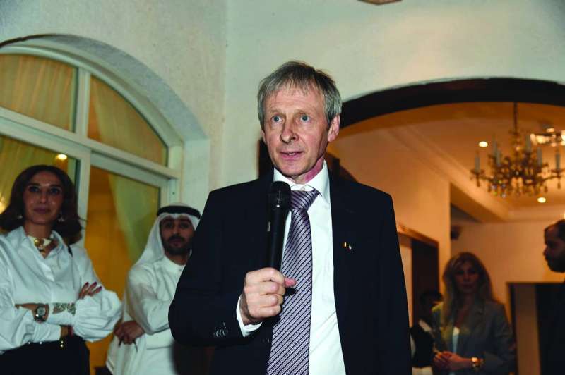 السفير دومز متحدثاً في الديوانية الفرانكوفونية 