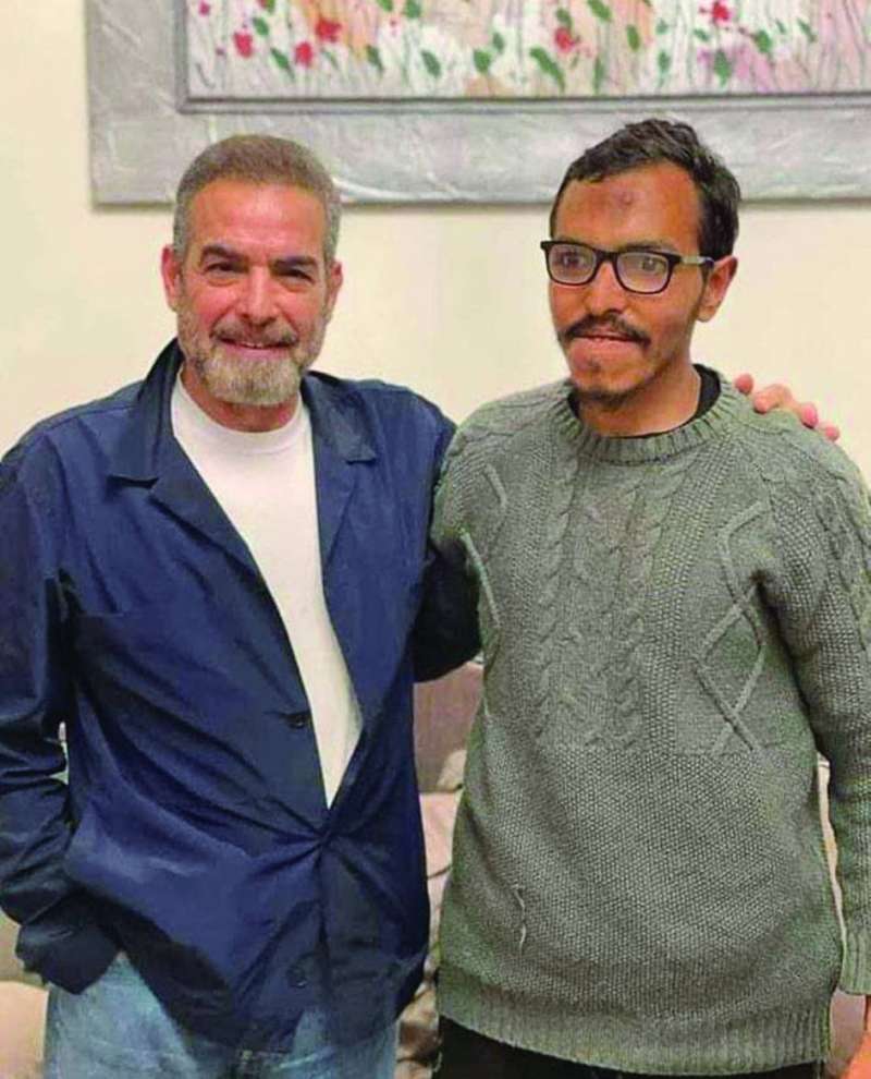 أحمد عبدالعزيز والشاب