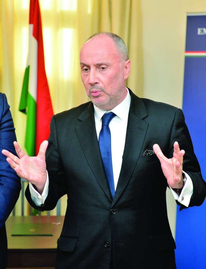 سفير هنغاريا متحدثاً