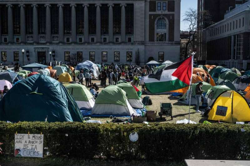 متظاهرون مؤيدون للفلسطينيين في جامعة كولومبيا 