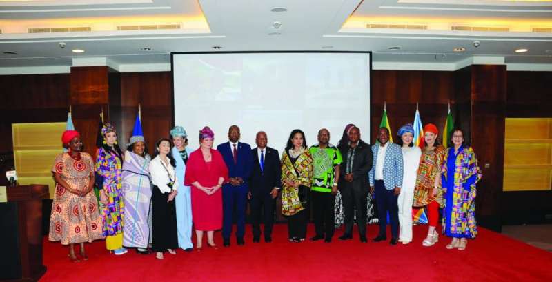 


عدد من المشاركين والمشاركات في لقطة جماعية 