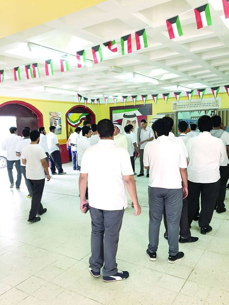 التفتيش الذاتي في اختبارات الثانوية (صورة ارشيفية) 