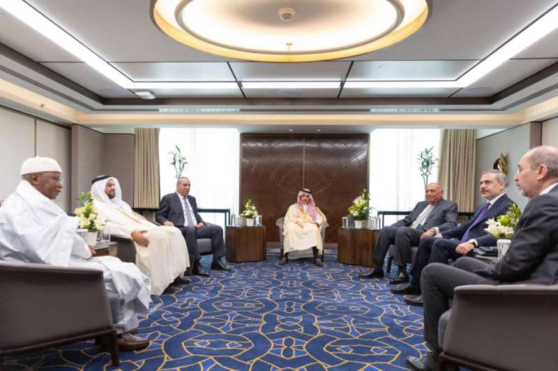 فيصل بن فرحان مترئساً اجتماع اللجنة الوزارية العربية في الرياض