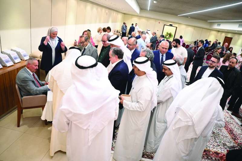 


حضور كبير في ديوانية السفارة اللبنانية 