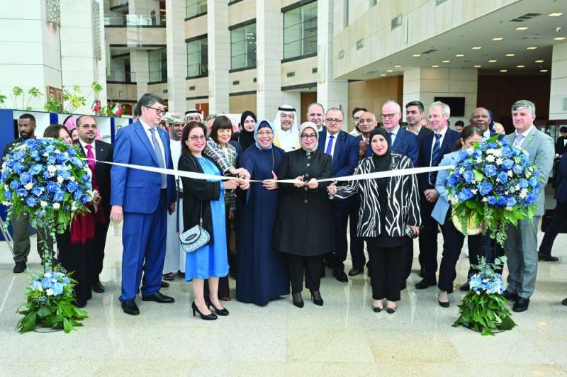 


السفيرة سونمز تقص شريط افتتاح قسم الكتاب التركي في المكتبة الوطنية بحضور ديبلوماسي 	(تصوير أسعد عبدالله) 