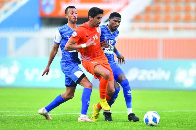 


ضاري الرقم يتجاوز مدافعي الشباب 