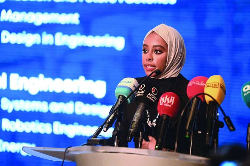 


سعاد باسواقي في كلمتها عن مقررات الجامعة 