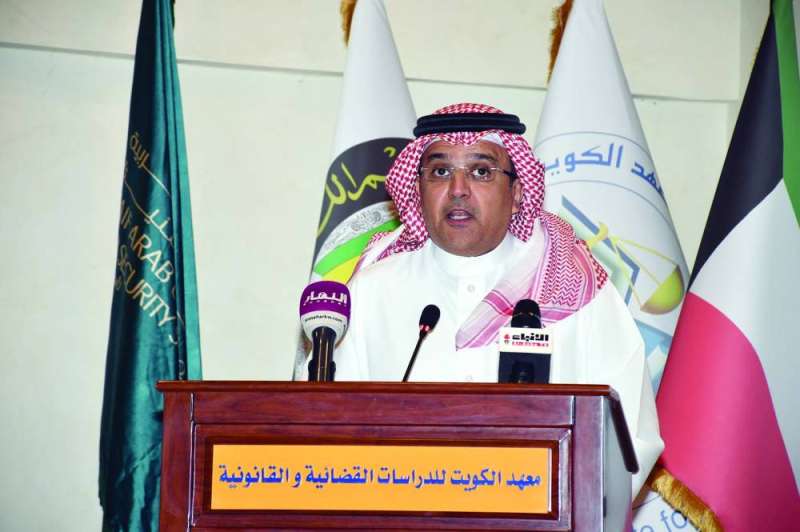 خالد الحرفش ملقياً كلمته