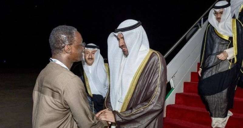 ممثل سمو الأمير وزير الخارجية يصل إلى غامبيا لترؤس وفد الكويت في قمة منظمة التعاون الإسلامي